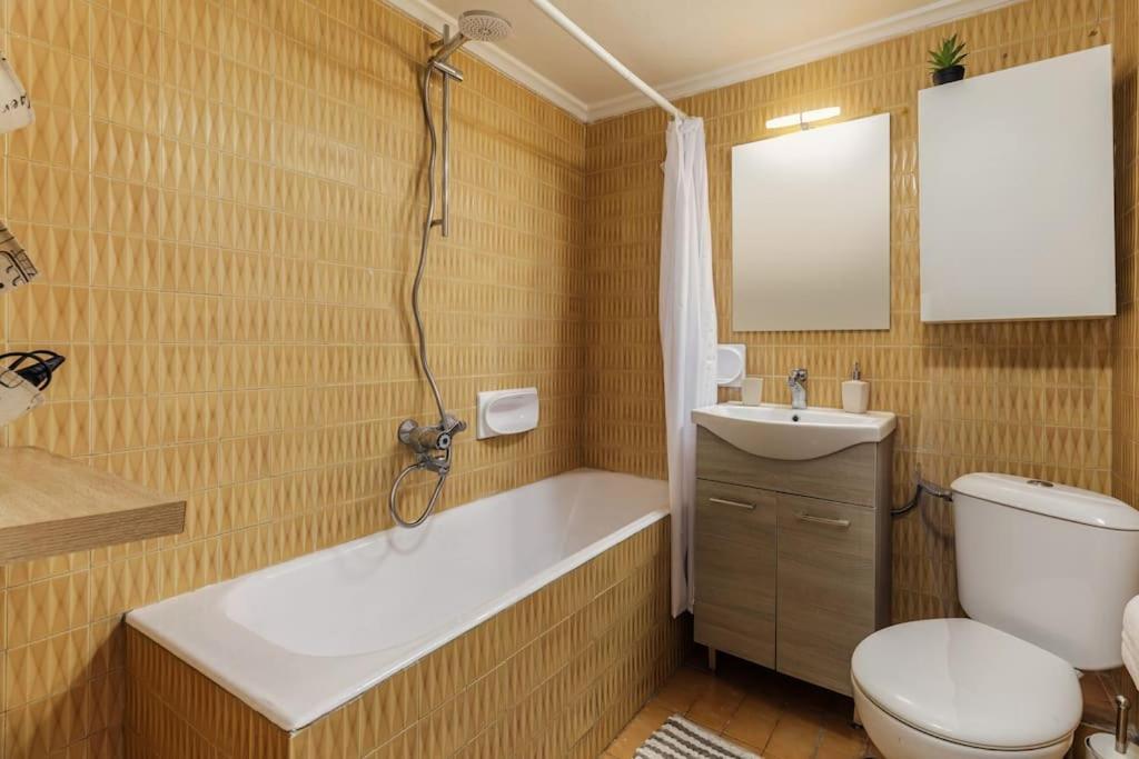 Best Location 3 Bedroom Apartment With View Салоники Экстерьер фото